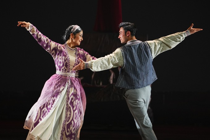 Dance drama celebrates green miracle in Xinjiang's Kekeya