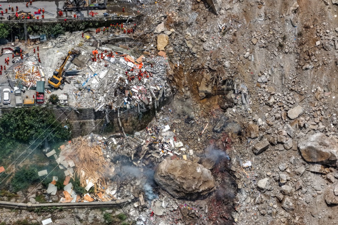 All-out rescue efforts launched after landslide buries people in Chongqing