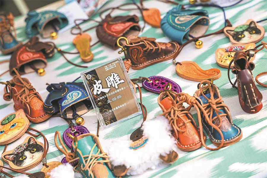 Rescuing nomadic art from the edge