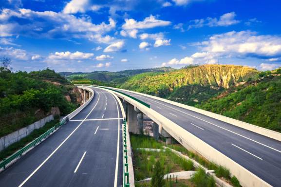 Yan'an East Ring Expressway opens, completing city expressway loop and boosting regional connectivity