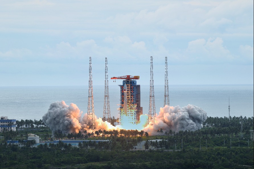 China launches new batch of low-orbit internet satellites