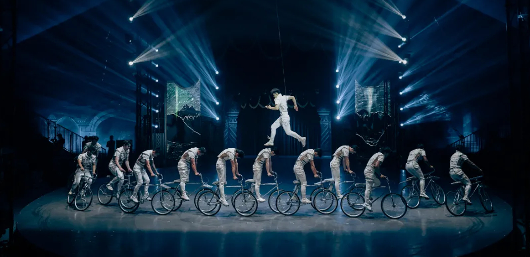 Chinese acrobatics take center stage