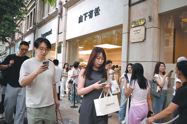 More overseas travelers snapping up Chinese brands