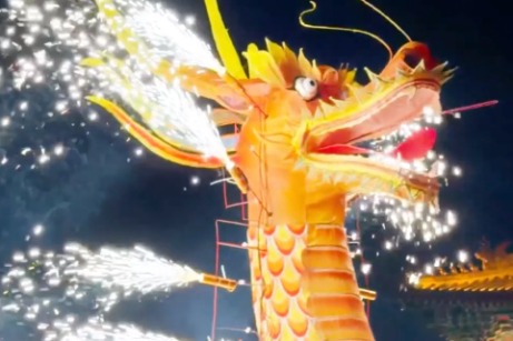 Fire Dragon Dance brings fiery night spectacle to Datong, Shanxi
