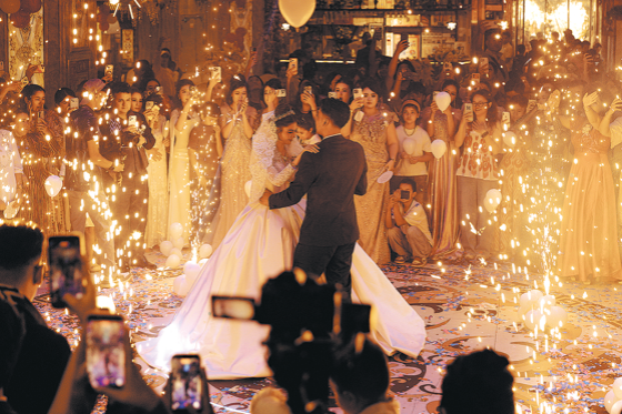 300 strangers attend Uygur wedding after viral post