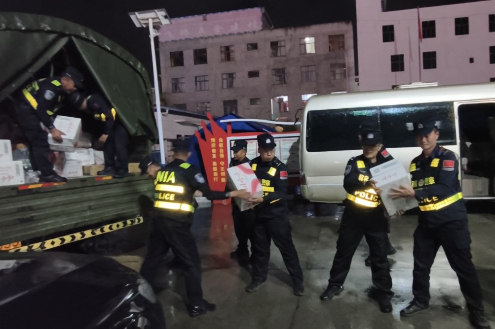 Rescuers rush to mudslide-hit border port in SW China's Xizang