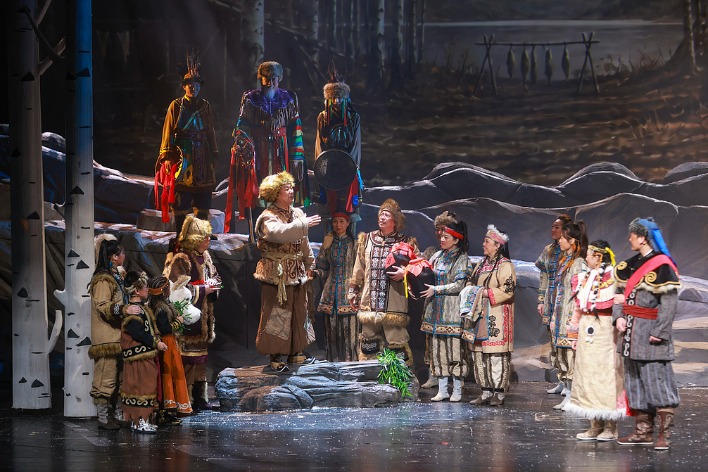 A Hezhe epic of resistance comes to the stage