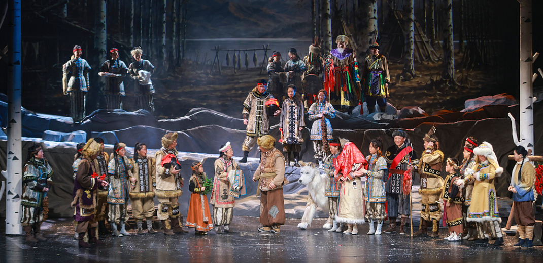 A Hezhe epic of resistance comes to the stage