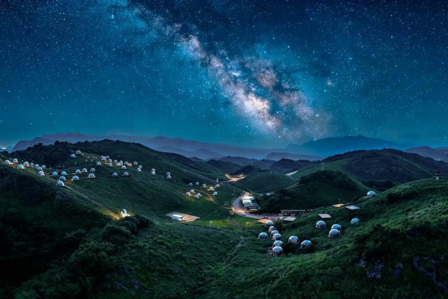 Hunan's Nantan Grassland becomes summer stargazing destination