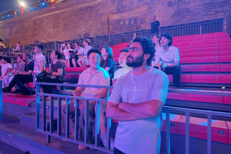 Xi'an city wall's Tang Dynasty history talks draw summer crowds