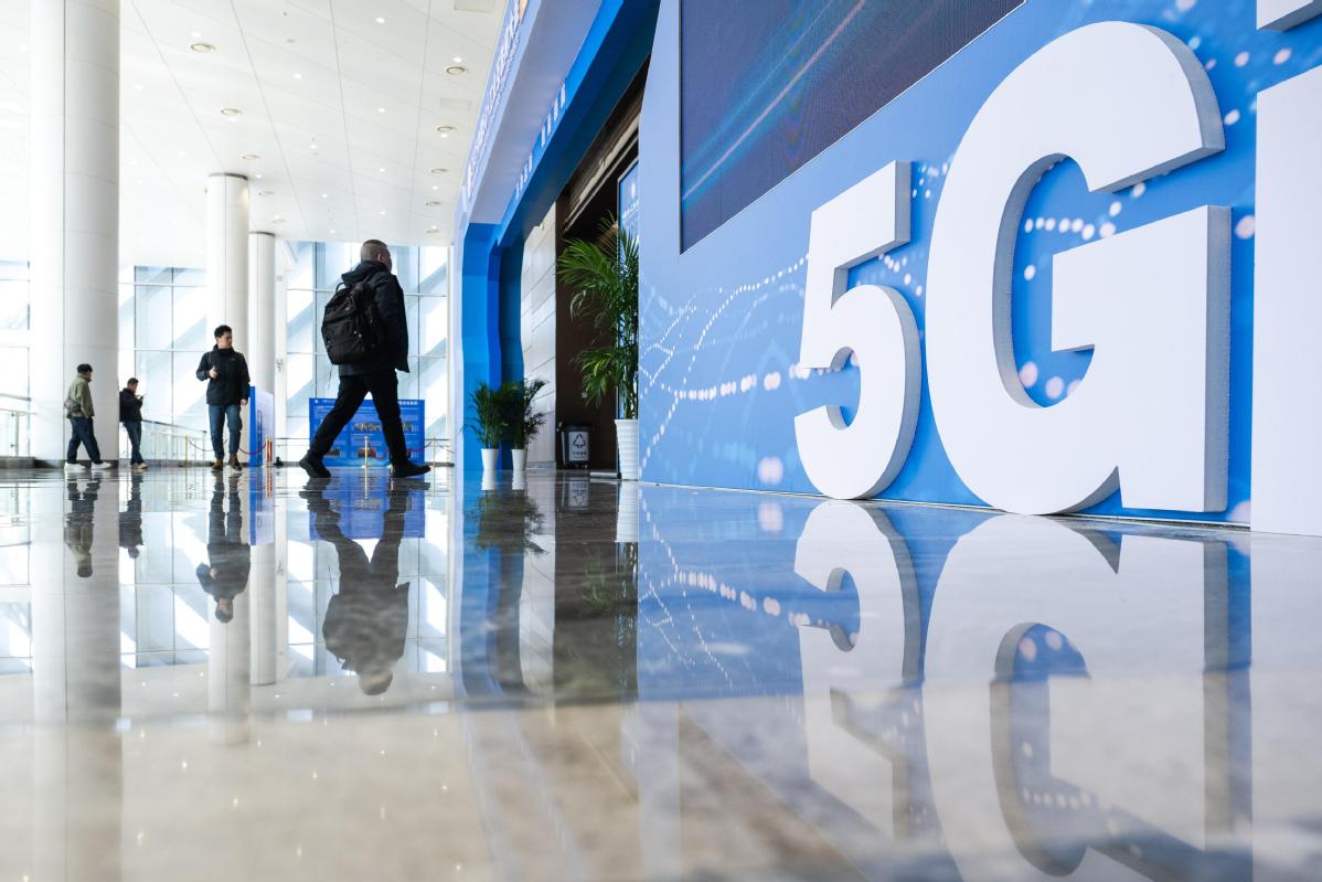 China's 5G mobile subscriptions top 70% of total