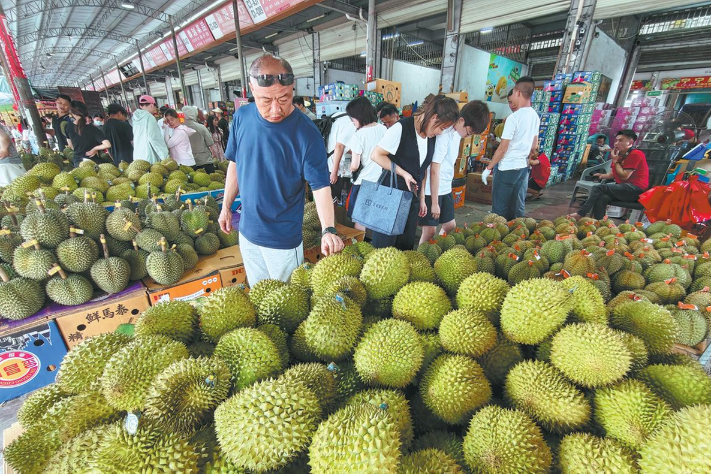 China-ASEAN trade exceeds $1t for first time in 2025