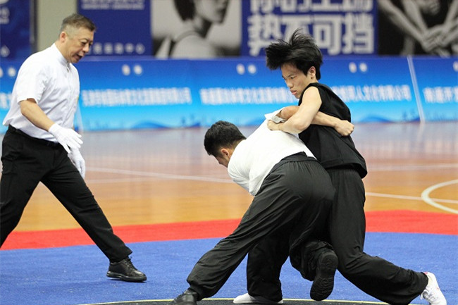 Over 1,100 university martial arts enthusiasts clash in Nantong