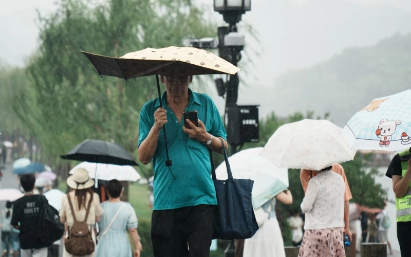 Zhejiang raises typhoon response to Level I