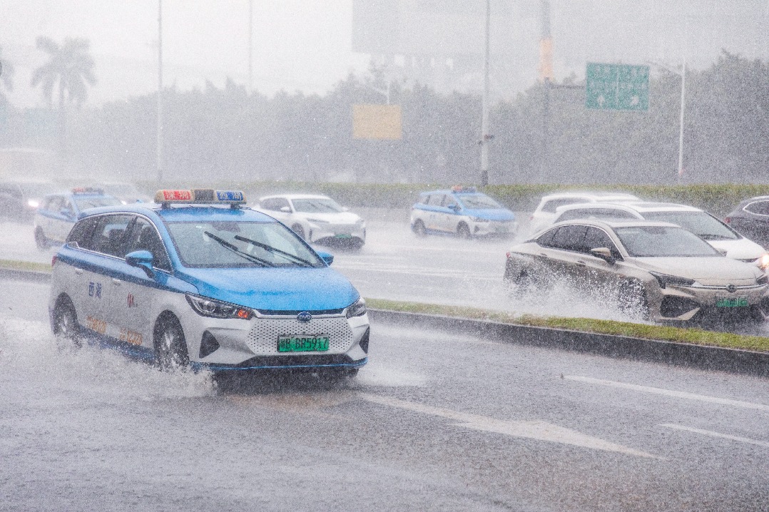 El Nino nears super status, raising climate risks for China