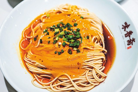 Spider-man draws world's diners into Shanghai's culinary web