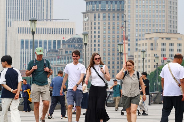 Visa-free entry drives surge in foreign arrivals to China in 2026