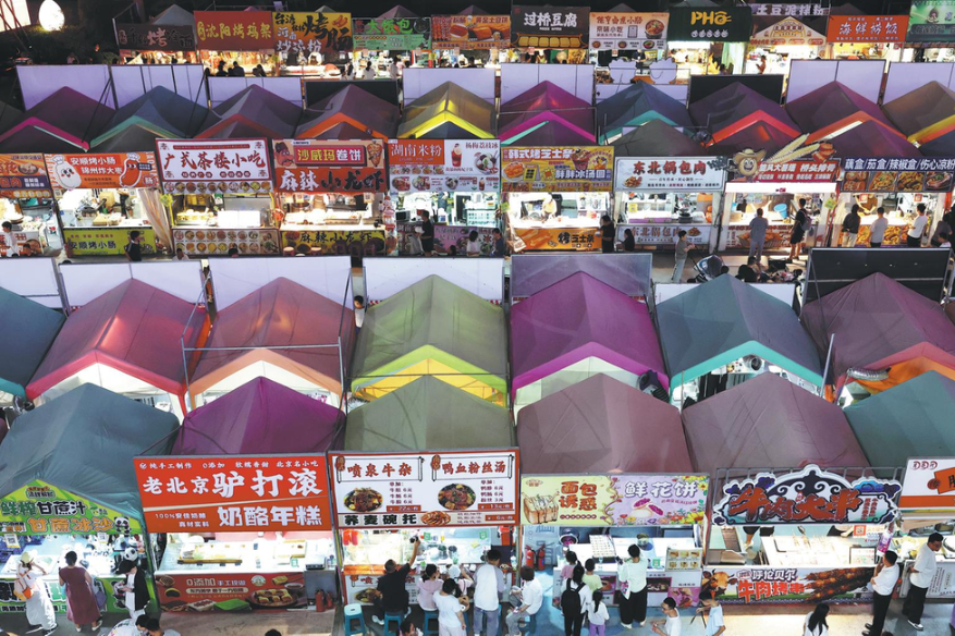 Creative markets blossom in cool of night