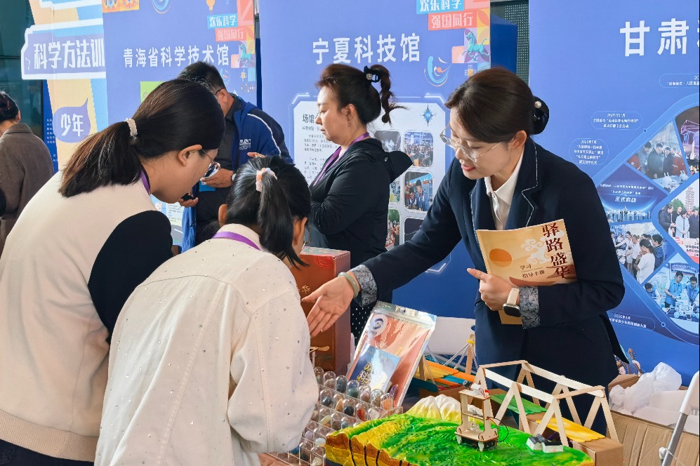 China's science popularization workforce expands