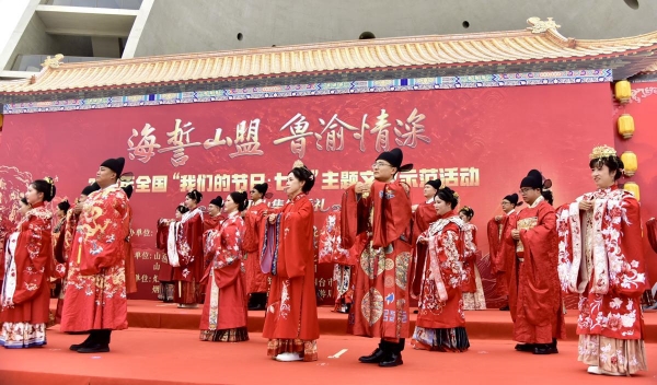 Group wedding celebrates love, heritage during Qixi Festival