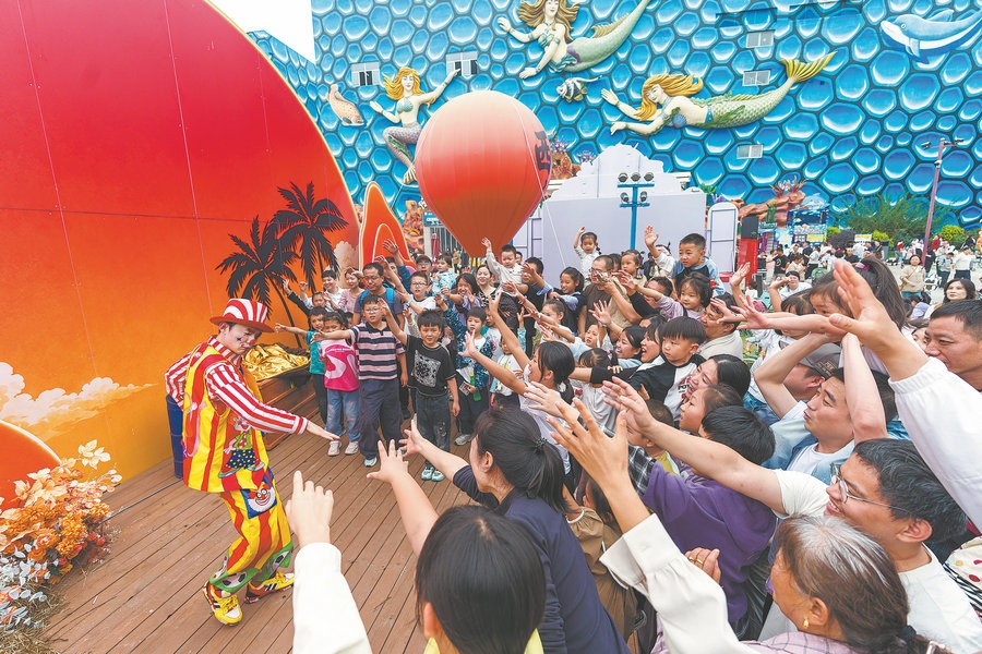 Mid-Autumn surge sets stage for National Day travel