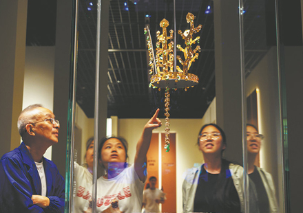Silla exhibition dazzles in gold and the spirit of the East
