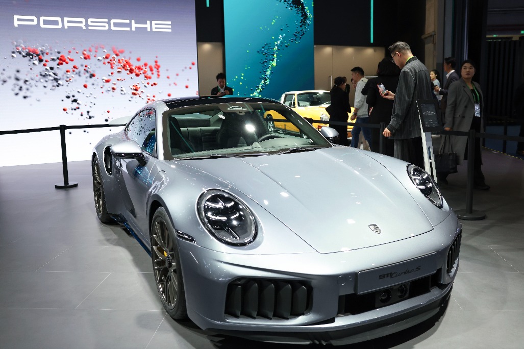 Porsche to cut models in bid to boost credentials