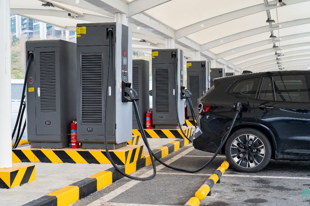 Chinese automakers Geely, Nio partner on charging, battery swapping
