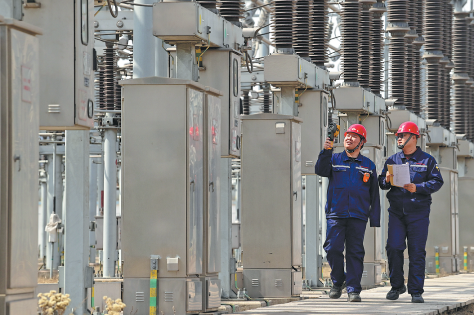 China's wind and solar power capacity hits 2b kilowatts in Sept
