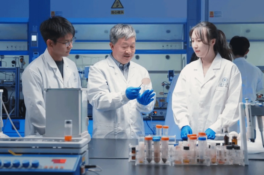 Scientists develop low-cost carbon capture technology